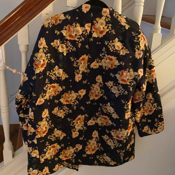COPY - 💫 Zara Quilted Floral Jacket - M/L 💫 - Picture 2 of 9